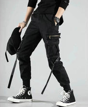 Load image into Gallery viewer, 2019 Hip Hop Boy Multi-Bolsillo cintura elástica diseño Harem Pantalones Hombre Streetwear Punk Casual pantalones Jogger hombre baile pantalón negro
